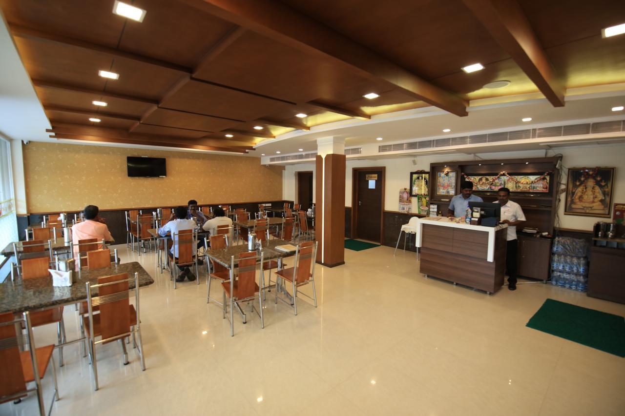 ホテルKr Residency Kānādukāttān エクステリア 写真